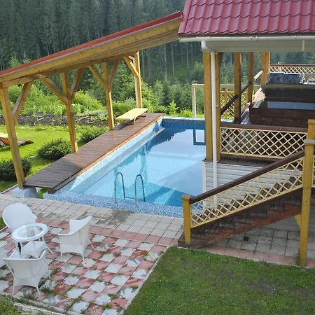 Uyedineniye Resort Lugi