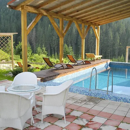 Uyedineniye Resort Lugi